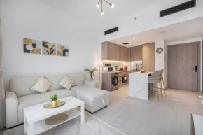 Brand New Listing & Studio City & Czechin